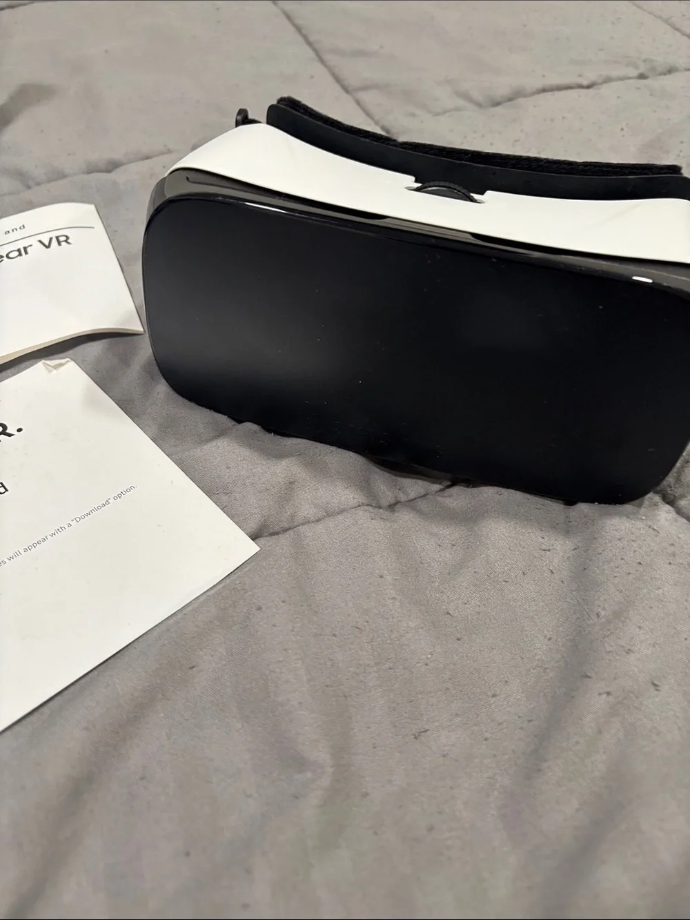 Samsung Gear VR Headset White and Black